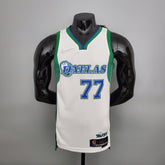 Regata NBA Dallas Mavericks - Doncic #77 City Edition White and Green