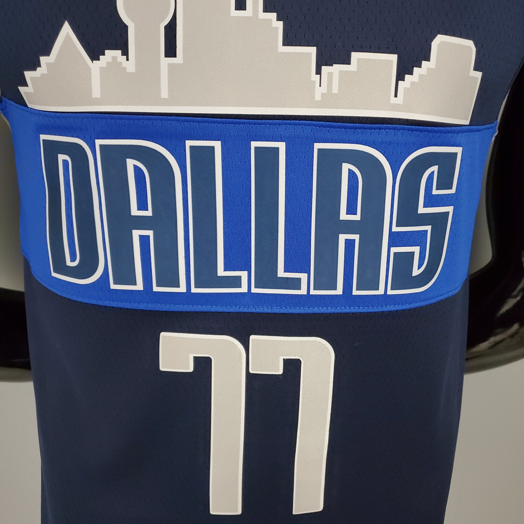 Regata NBA Dallas Mavericks - Doncic #77 Lone Ranger Iceberg Edition