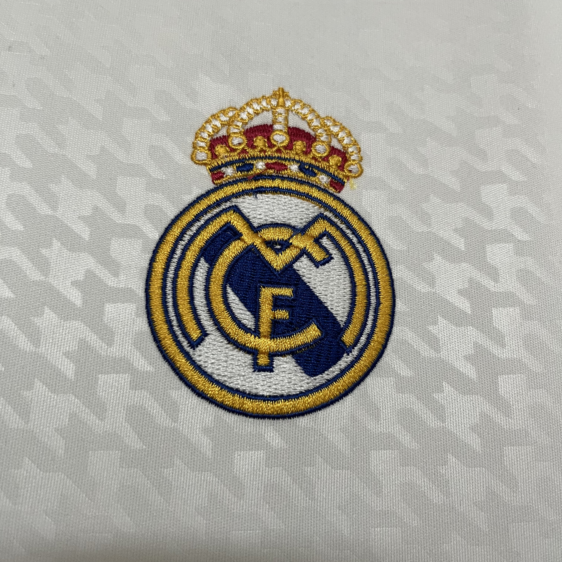 CAMISA-REAL-MADRID-HOME-2024-2025-BRANCA (4)