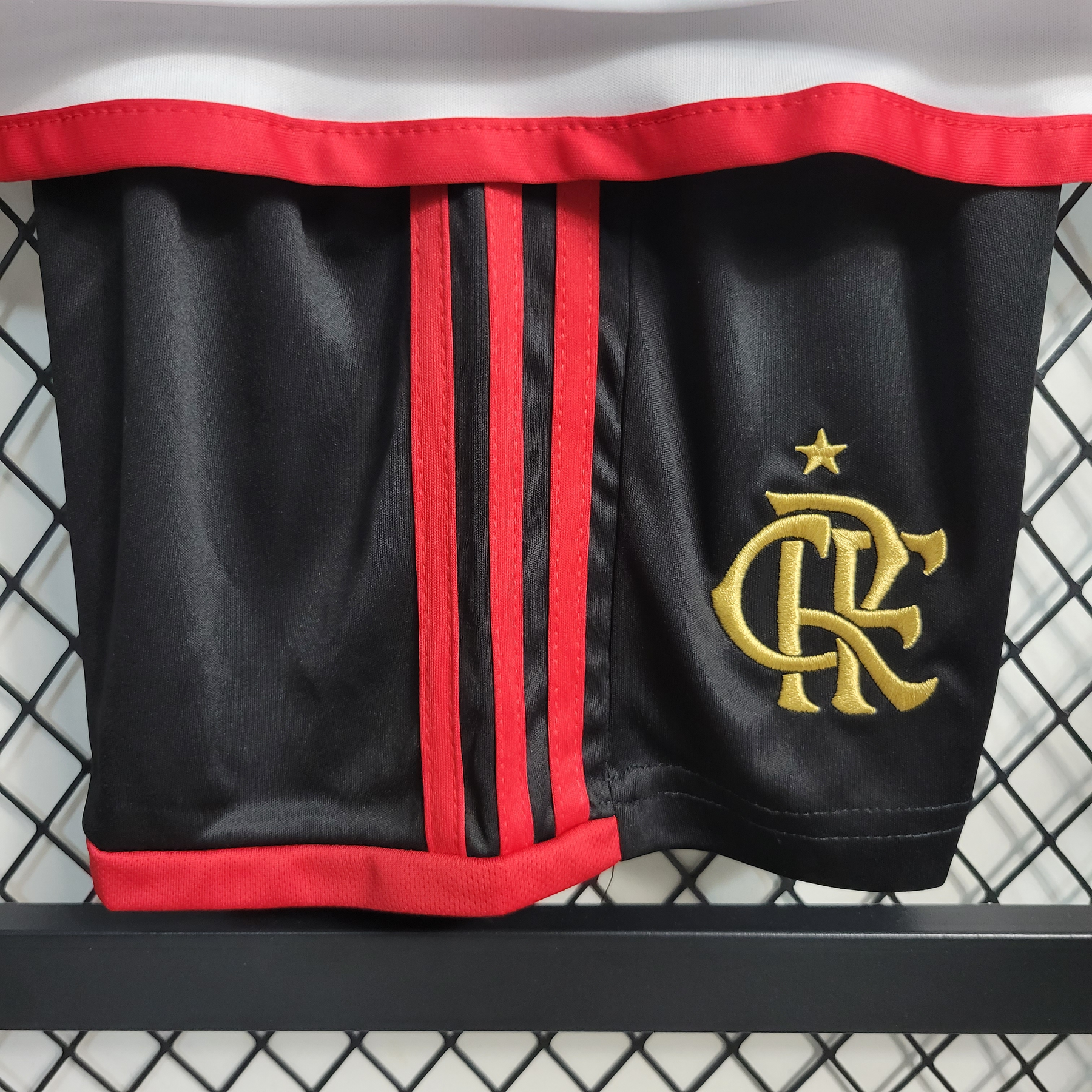 conjunto-infantil-flamengo-criança-short-camisa-brnaco-away-2024