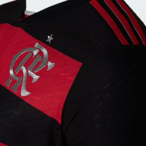 camisa-jogador-flamengo-home-titular-listrada-preta-vermelha-2024-2025